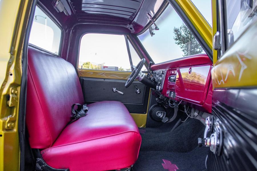 Интерьер Chevrolet C10 Custom 1967 года  (фото 100 из 145)